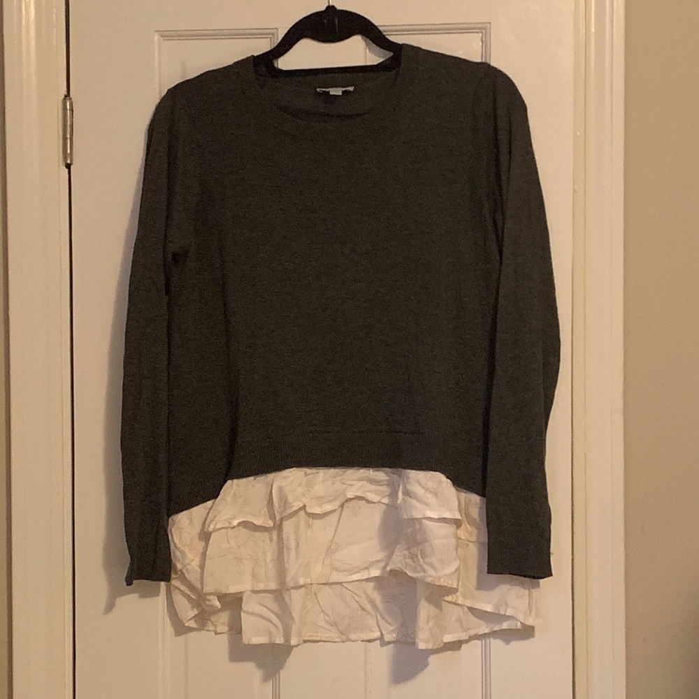 Lightweight gray sweater with ruffled shirt detail